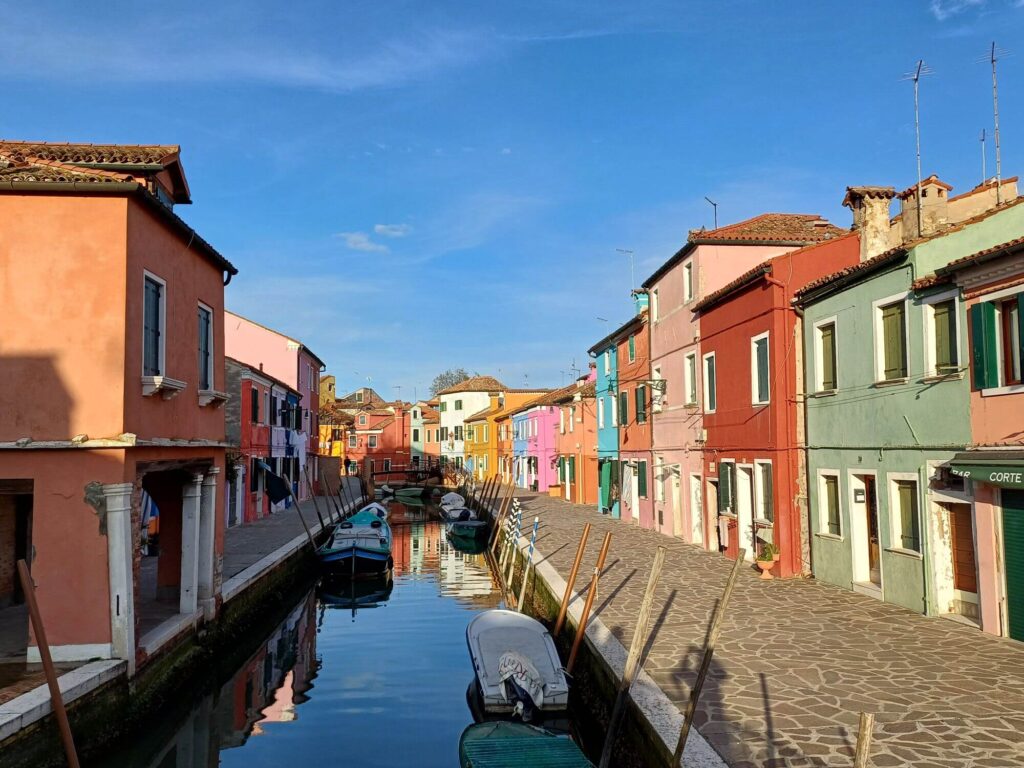 bunte Häuser, Kanal, Burano, Venedig
