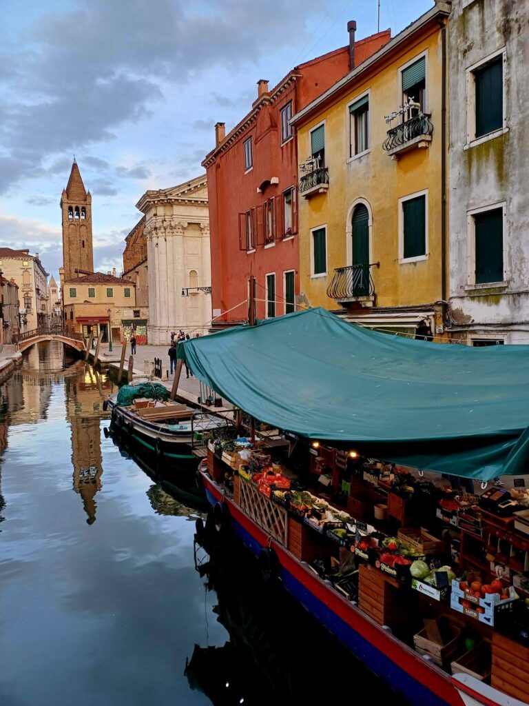 Gemüseboot, Dorsoduro, Venedig