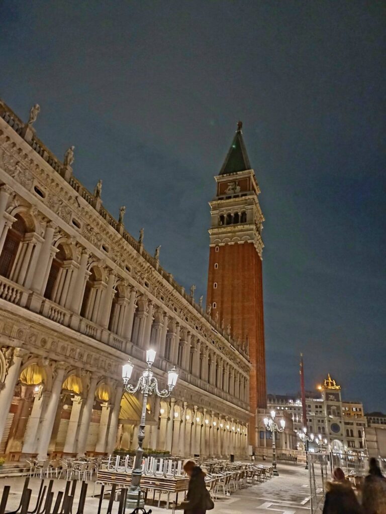 Campanile, Markusdom, Venedig