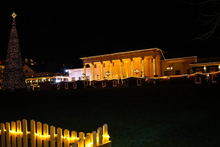 Baden-Baden, Christkindelsmarkt, Baum, Kurhaus