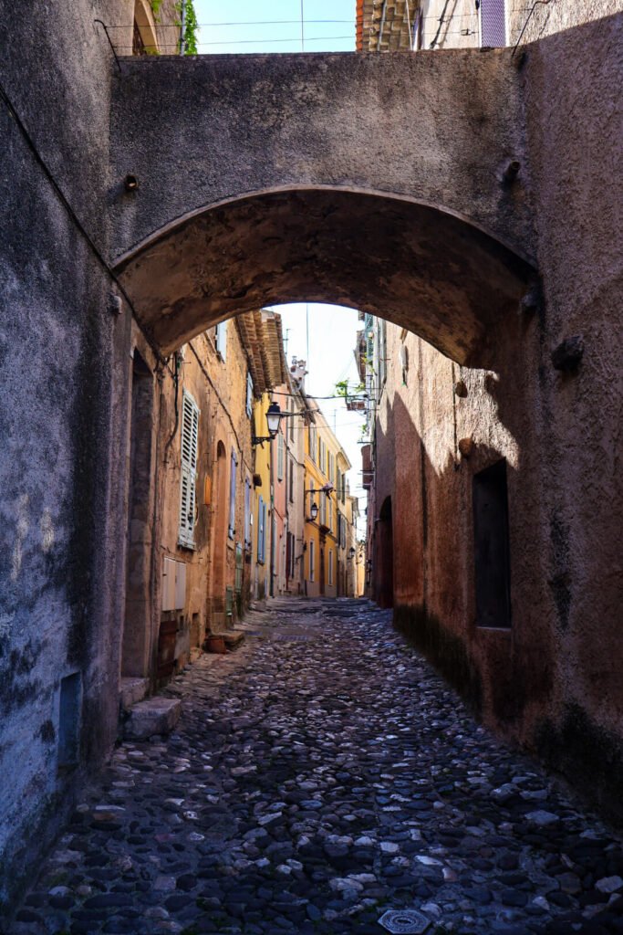 Biot, Altstadt