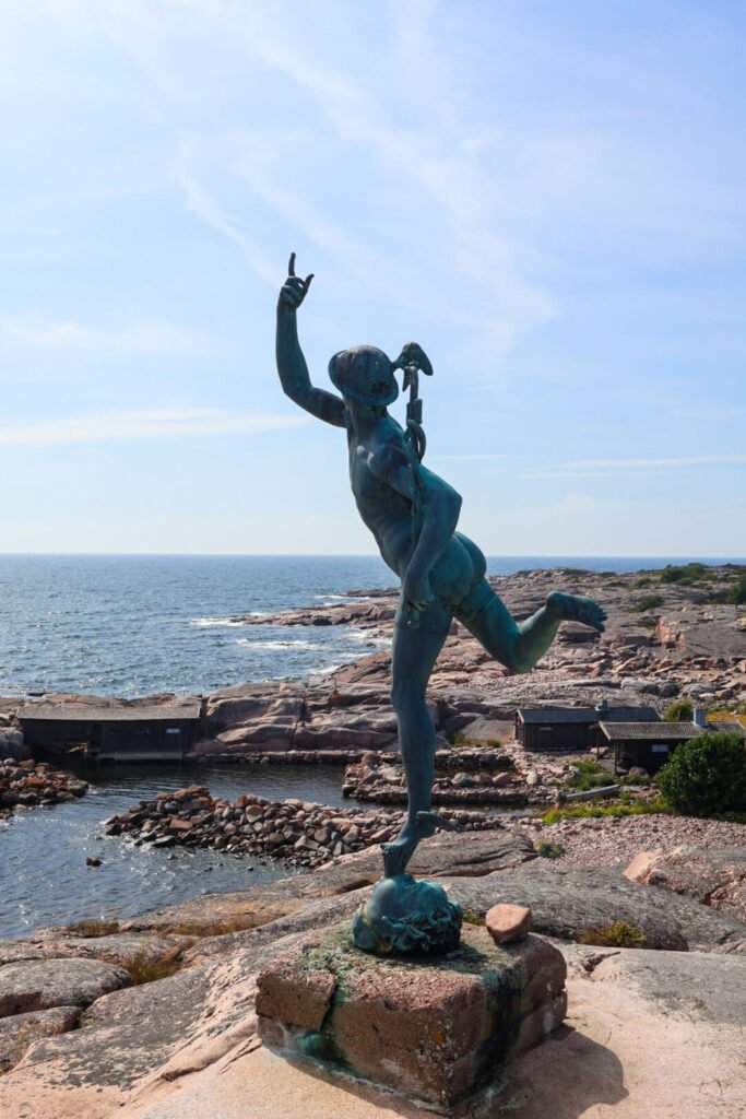 Åland, Källskär, Statue